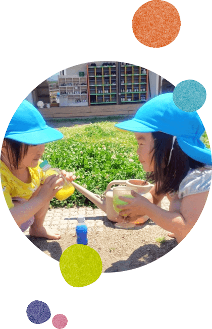園児たちの遊びの様子写真